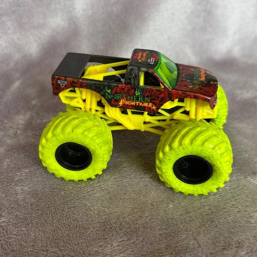 Monster Jam Northern Nightmare 2012 Freestyle Champion Truck Neon Green Tires